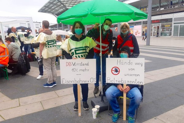 Solidaritätsnetzwerk Deutschland: Mitglieder protestieren